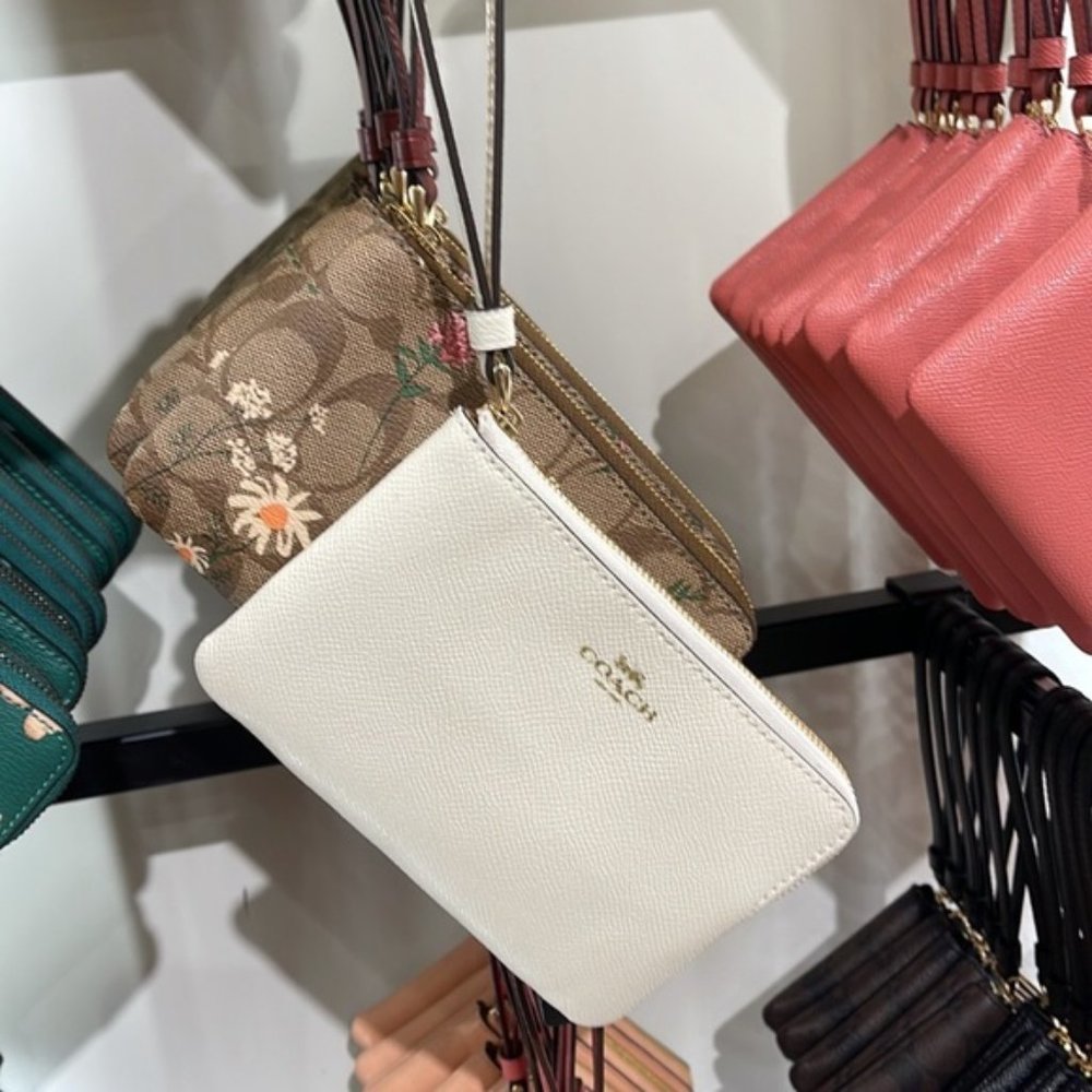 Coach Corner Zip Wristlet Chalk Leather - Picture 7 of 7